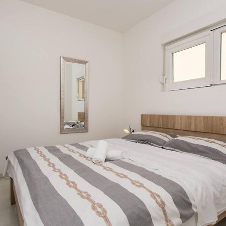 Apartments Bernardeta 1 Baska  Ngoại thất bức ảnh
